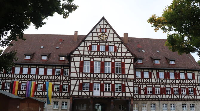 Vielleicht schon im nächsten Jahr gibt es im Münsinger Rathaus die Untere Baurechtsbehörde.  FOTO: BLOCHING