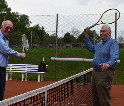 Werner Kling (links) und Konrad Zipplies sind seit Jahrzehnten ein eingespieltes Tennis-Team.